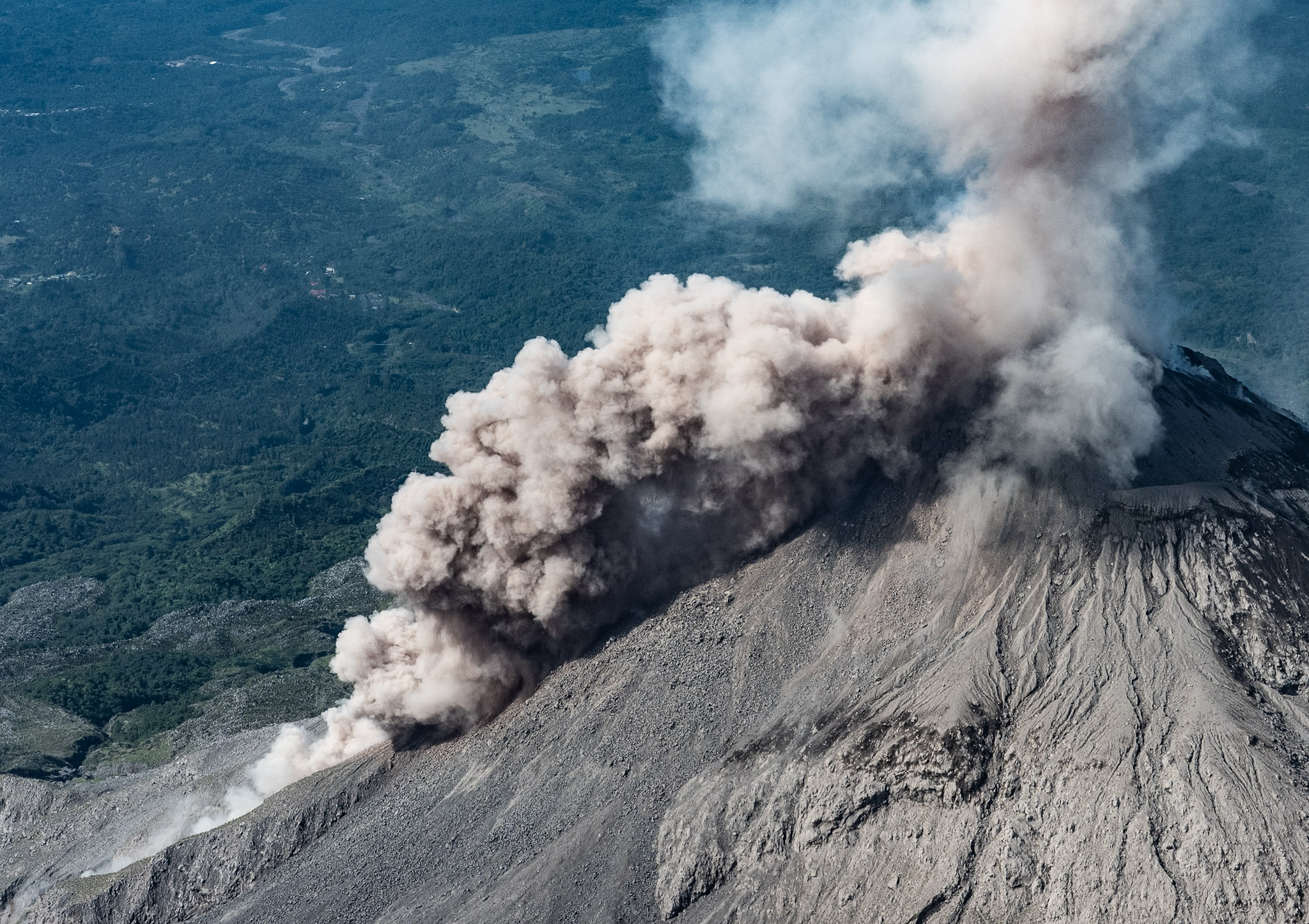 a giant pyroclastic flow on Santiaguito