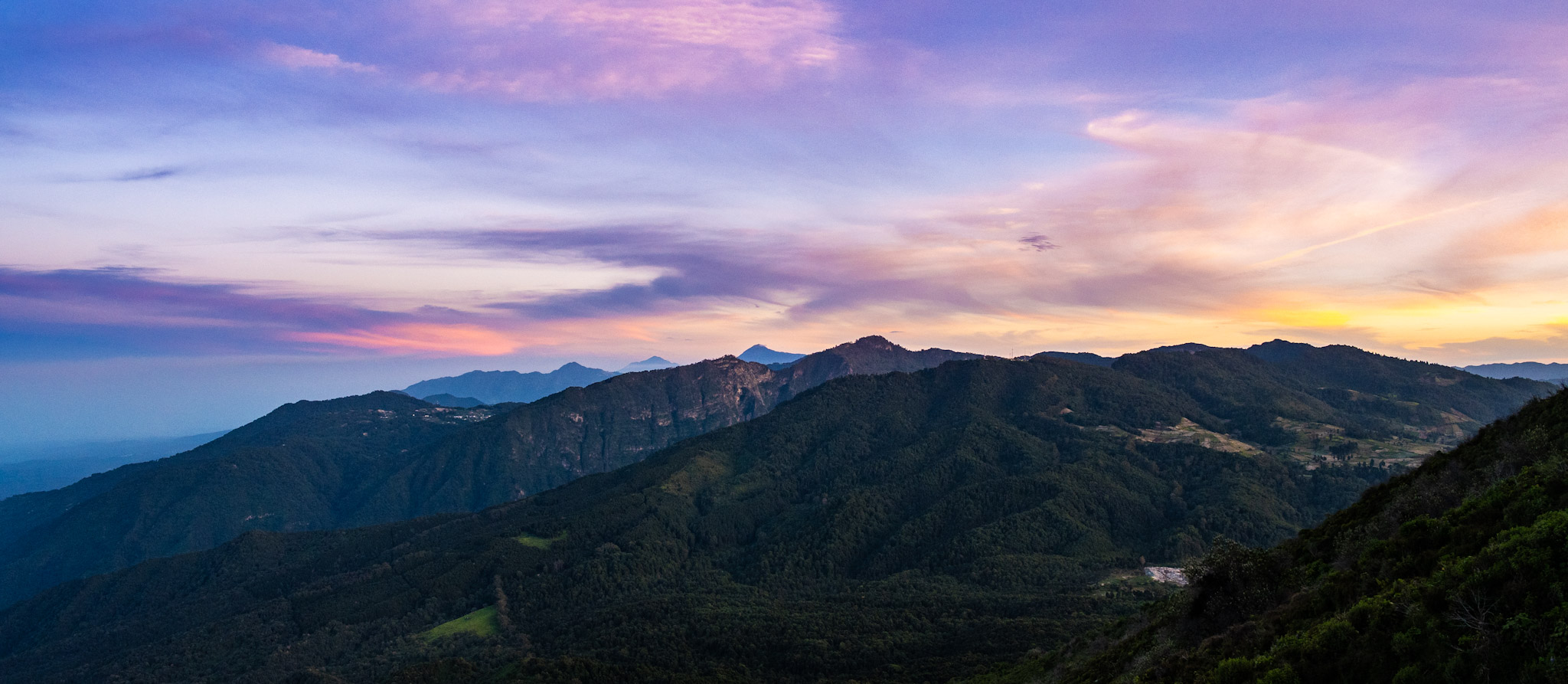 The volcanic chain all the way to Tacaná.